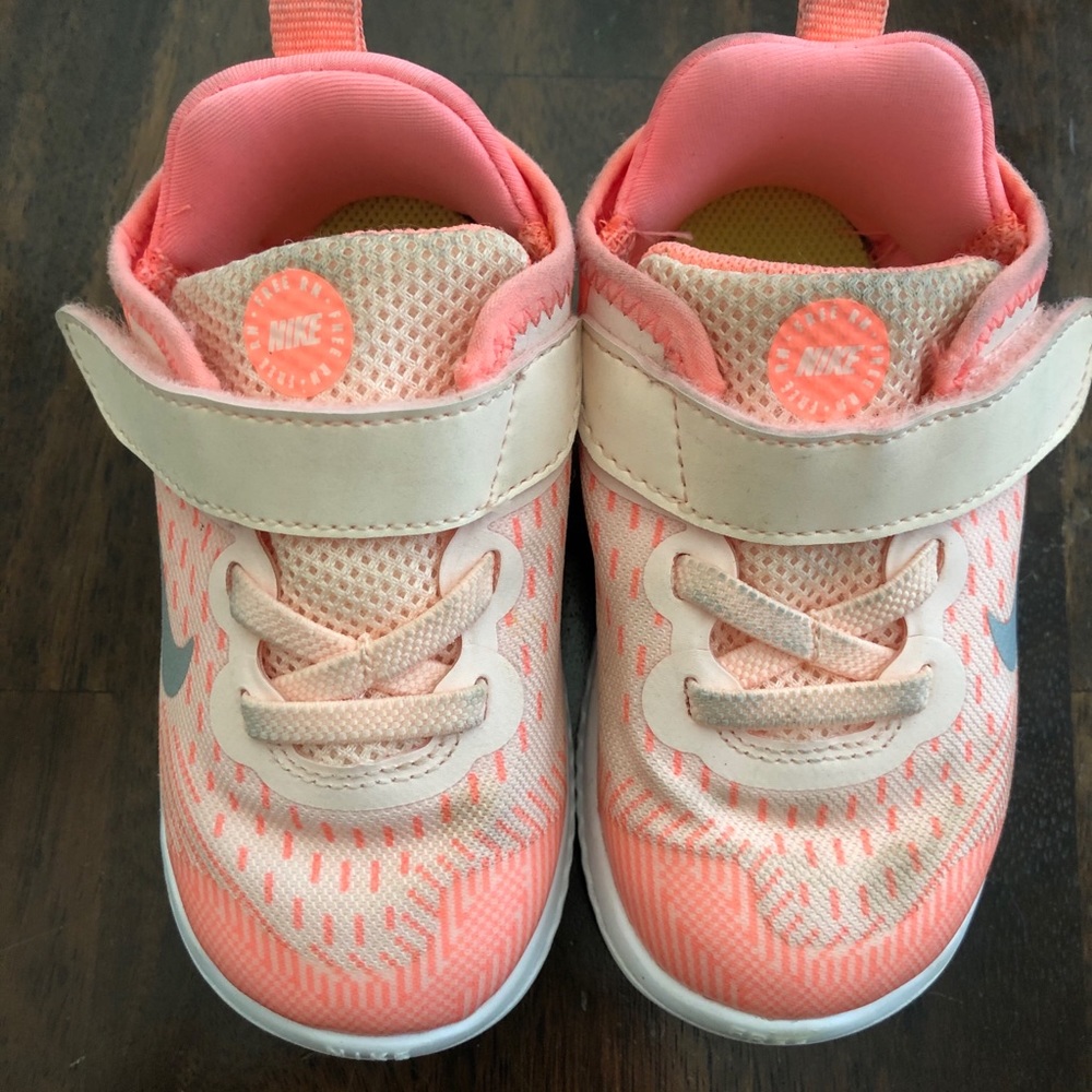 Toddler NIKE sneakers